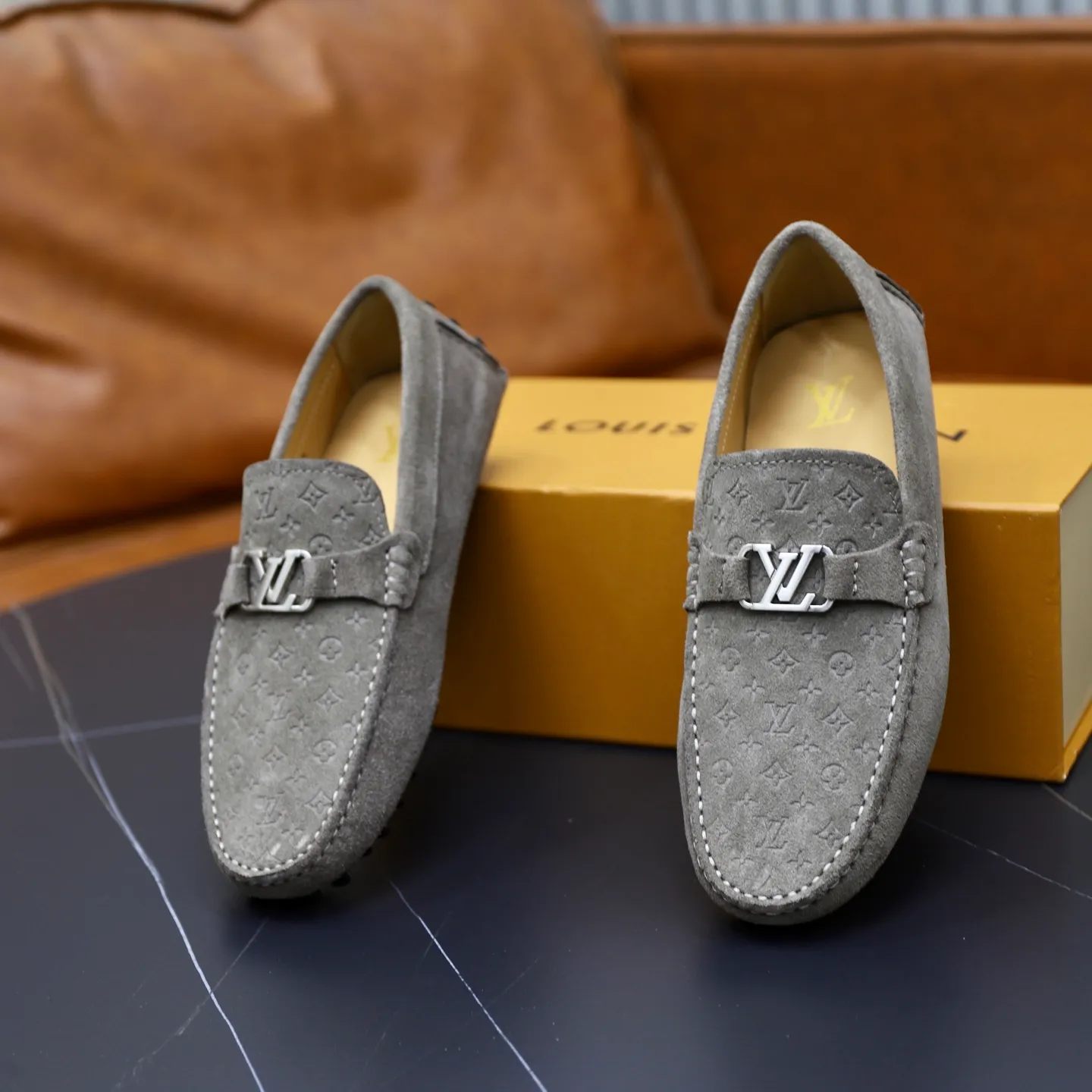 Ex-factory price: 480💰【LV】Louis Vuitton ⚠️High-end men’s driving and pedal series ⚠️38-44 (customized for 45) ⚠️All original cowhide leather! Thick and soft! Made entirely of calfskin lining! The latest non-slip beanie sole! Three-dimensional package technology! Fashionable and classic! Handicrafts! Original high quality! Feel free to compare!